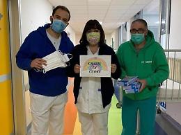 Gli alunni della Manuzio donano mascherine e guanti al reparto di Pediatria