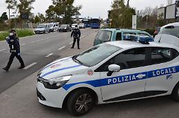 Pic-nic sul terrazzo: alcol, canti e balli. Arriva la polizia locale