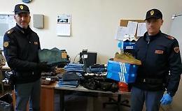 Furto in pieno giorno in centro: recuperata la merce rubata e due denunciati