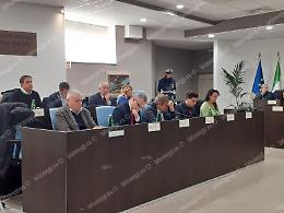 Niente streaming e bocche cucite, ad Aprilia scivolone in commissione
