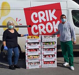 Crik Crok regala patatine a medici e infermieri dell'ospedale Goretti