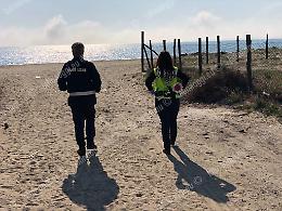 Pasquetta in topless al mare nonostante il Coronavirus