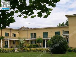 Casa di riposo «blindata»: operatori al lavoro senza tregua
