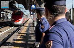 Trovato con un etto di droga sul treno: arrestato dalla Polizia Ferroviaria