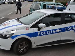 Prendevano il sole sul terrazzo aperto al pubblico: sanzionati