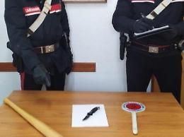 Girava in auto con un coltello ed una mazza da baseball: denunciato