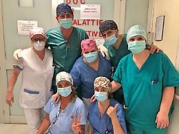 Coronavirus, regalano cuffie protettive con i soldi della gita