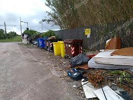Una discarica a cielo aperto, la rabbia dei residenti
