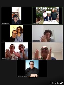 Festeggia i 100 anni in videochiamata con i familiari a Bergamo
