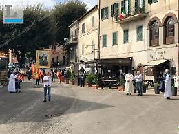 La Processione della Madonna di Cori tra piazze vuote e negozi chiusi