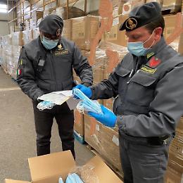 Mascherine contraffatte, maxi sequestro: l'operazione arriva a Cisterna