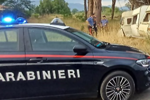 Roulotte senza documenti in un’area verde di Latina: denunciata una 54enne per ricettazione