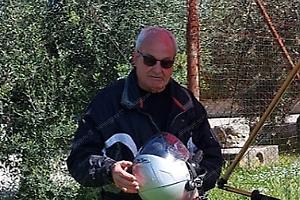 Precipita con il deltaplano e muore, due comunità sotto shock nel ricordo di Rino