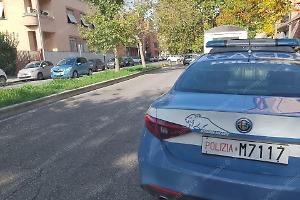 Rapina al market: 32enne resta in carcere, fuga con vino e parmigiano