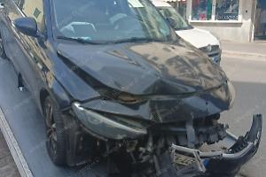 Con l’auto contro un palo, paura per un prete e due perpetue