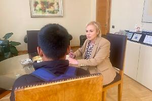 Rider insultato, il sindaco Celentano incontra Samir: «Orgogliosi della sua forza e del cuore della città»