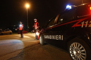 Sotto casa della ex nonostante il divieto di avvicinamento, arrestato 50enne