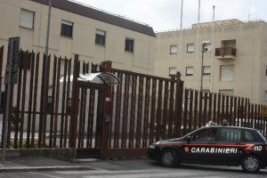 Era ai domiciliari, ma i carabinieri non lo trovano a casa: denunciato