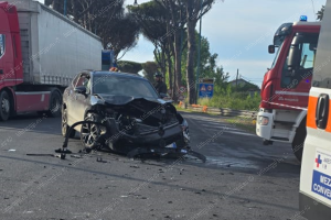 Incidente all'incrocio tra via Epitaffio e Appia, il semaforo era lampeggiante