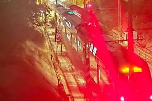 Guasto sulla linea ferroviaria, treno fermo per ore  e disagi infiniti