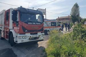 L’impresa edile forza la mano e sbarra la via d’accesso ai vicini