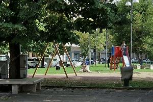 Bimba rischia di soffocare: soccorsa da un passante