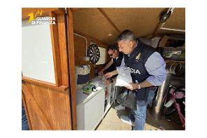 Preso con tre chili di coca e marijuana da svapare