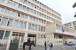 Accusa due vigilesse di omissione di soccorso, ma il giudice archivia: ora rischia il processo per calunnia