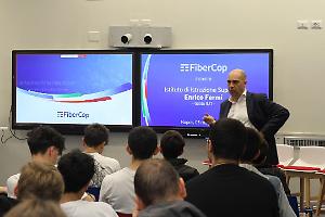FiberCop affianca gli studenti del liceo Fermi di Gaeta nello studio di reti broadband e cybersecurity