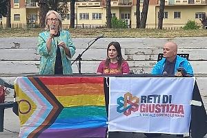 Cittadini e associazioni manifestano contro la mafia e per i diritti