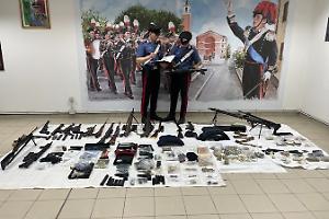 Arsenale da guerra in casa, l'arrestato in silenzio dal gip