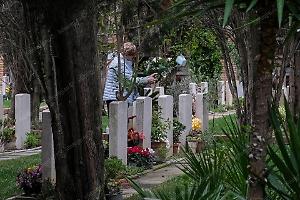 Lutto laico, diritto negato e battaglia aperta