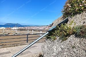 Una nottata in preda ai vandali