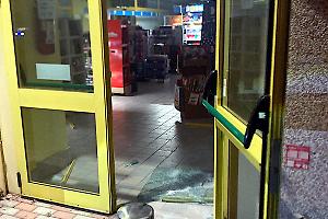 Sventati i colpi in due discount, ladri a segno in un bistrot