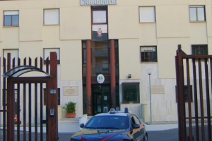 Preso dopo un inseguimento, aggredisce i militari: in arresto un 30enne