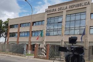 Stalkerizza l'amica della moglie con insulti e minacce, pensionato sotto accusa