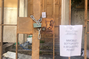 Scattano i sigilli alla palazzina delle Fs
