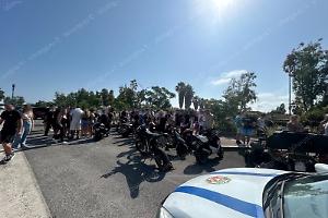 Corse nel parcheggio con scooter modificati: raffica di sanzioni