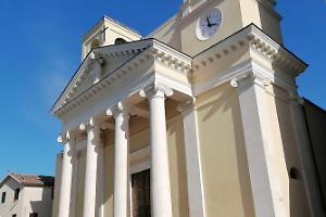 I fedeli: "Noi abbandonati dal sacerdote"