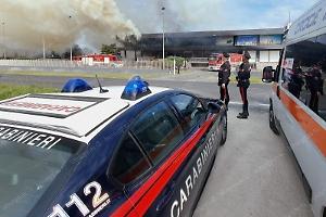Saccheggio dopo il rogo nel mobilificio: pena di un anno