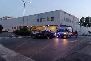 Scooter travolto da un'auto, ferito un giovane