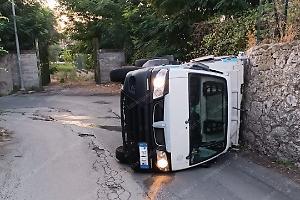 Rubano il furgone alla Frz, poi l’incidente