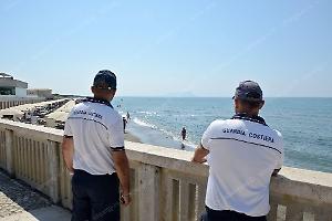 Bambino di 7 anni si perde in spiaggia, momenti di angoscia