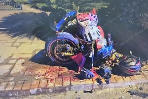 Incidente in moto, gravissimo il passeggero: non indossava il casco