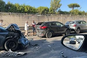 Tamponamento a catena, auto incolonnate sulla Pontina