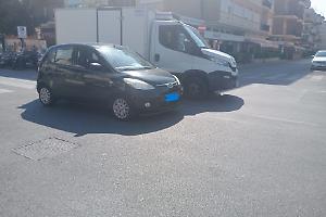 Ragazza investita da un'auto, è stata trasportata all'ospedale Fiorini in codice rosso