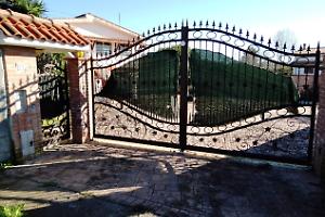 Villa confiscata assegnata alla coop "il Quadrifoglio"