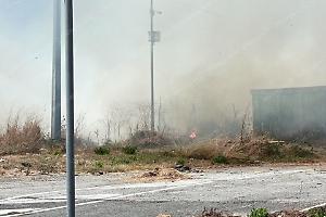 Incendio nel quartiere Toscanini, a fuoco i terreni in via Portogallo