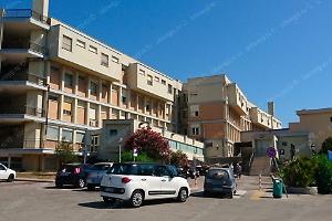 Antennista cade dal tetto, ricoverato in codice rosso