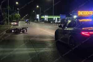 Urta un'auto e si schianta con lo scooter, ferito un 33enne